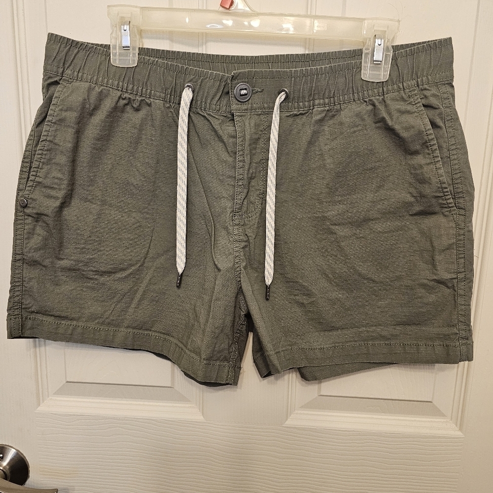 Vuori Womens Green Solid Ripstop 4” Shorts Size L Pocket Stretch Outdoors Hiking